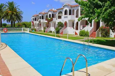 Image de Appartement dans un complexe bien entretenu avec piscine - Girasol Garden Superior 2 F