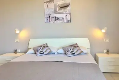 Image de Appartement solaire et confortable Ă deux pas de la mer