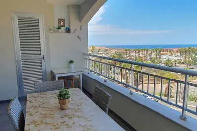 Couchers De Soleil Sur La Mer, 2 Chambres, Terrasse(20m2), Piscine, Wifi, Garage.