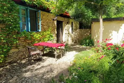 Image de Maison en pierre naturelle dans une vallée romantique protégée