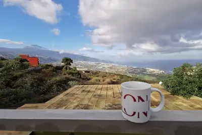 Image de vraie finca canarienne avec vue sur la mer et le Teide, piscine, barbecue, parking