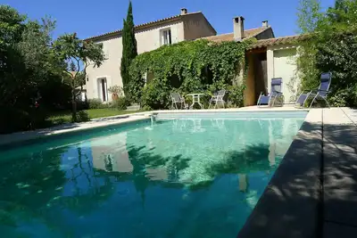 Image de Maison de style provençal, proche du centre ville avec climatisation