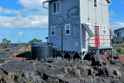 Image de Vue sur l'océan et la lave à partir de 400 m² hors maison grillagée - Levers et couchers de soleil magnifiques