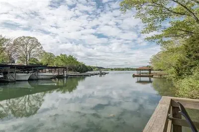 Image de Maison 4br / 2ba Lake Norman incroyablement abordable avec foyer et kayaks