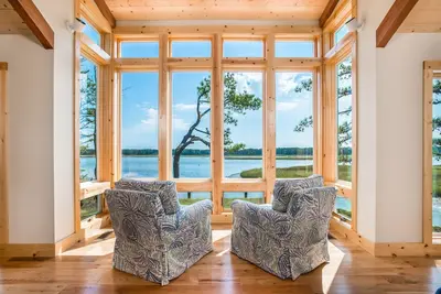 Image de Cette maison neuve dispose de 4 chambres avec balcon privé et d'un magnifique plan d'étage ouvert.