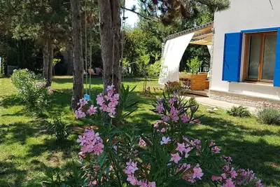 Image de Maison Eco dans une magnifique baie paisible et non encombrée