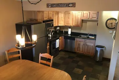 Image de Récemment rénové - Condo 2bd \/ 2ba (6 personnes)