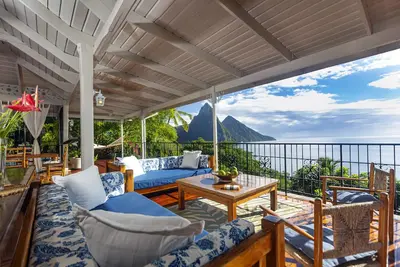 Image de Villa spacieuse avec deux chambres et vue panoramique sur les Pitons et les CaraĂŻbes