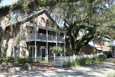 Image de Steinhatchee Landing Resort<br>4br \/ 4ba<br>12 personnes dans des lits<br>Parfait pour recevoir