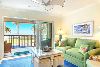 Image de À quelques pas de la plage, 2 Br Beach Front Condo avec une vue imprenable sur le golfe et les couchers de soleil