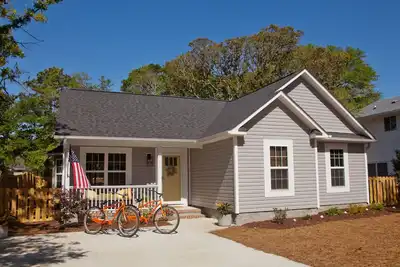 Image de Retraite Oak Island 3br / 2ba de conception professionnelle: la baleine en bois