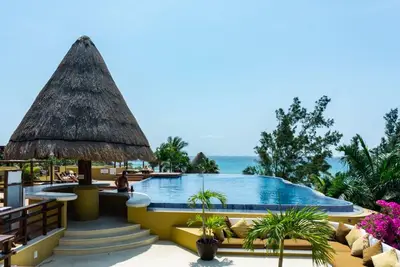 Image de Grand condo Ă Pueblito Escondito par Bric Vacation Rentals, Ă quelques pas de la plage