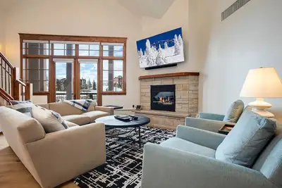 Image de Aucun Frais De Nettoyage ~ Hm6c par Mountain Resorts: Penthouse de luxe ~ Piscine ~ A / C ~ Ă pied du village