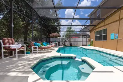 Image de Amazing Family Villa w / 8 chambres, 5 à thème, piscine, spa, salle de jeux (25 personnes)
