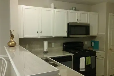 Belle maison rénovée de 4 chambres avec accès facile à l'autoroute et accès facultatif au gymnase