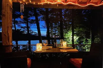 Image de Lake Front vues époustouflantes dans un chalet calme