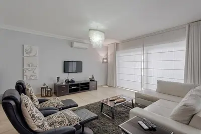 Image de Luxury Apt w\/Side Seaviews & Pool, Best Location