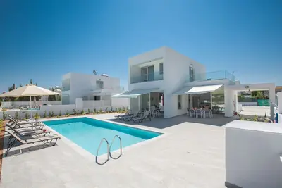 Image de Protaras Villa Ccv2 - une villa qui peut accueillir 10 personnes dans 5 chambres