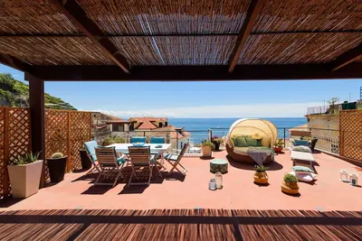 Image de Boutique Penthouse, Sea View, Close to Beach by Amalfivacation. It