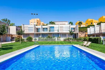 Image de Bel appartement dans une maison de vacances avec Wifi, climatisation, piscine, Tv, patio, parking