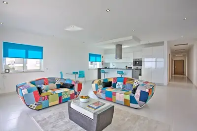 Image de Appartement de luxe 5 *. 200m Ă pied de la plage de Porto de Mos, Lagos