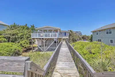 Image de Sea And Sound: 3 Br / 3 Ba maison à Oak Island, pour 8 personnes