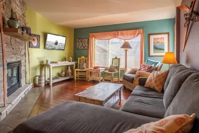 Image de Belle mise à jour, coloré Condo à Big Sky Resort - Just Listed!