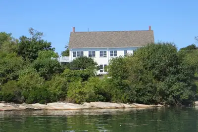 Image de Bord de l'eau, vues, historique, spacieux, privé, village et famille Friendyl