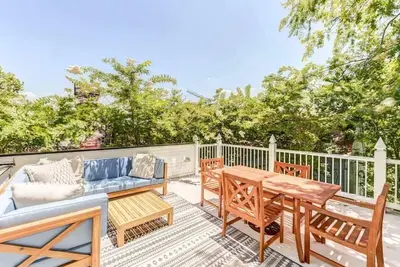 Image de Luxury Oasis - 3 New Houses on 1 Property