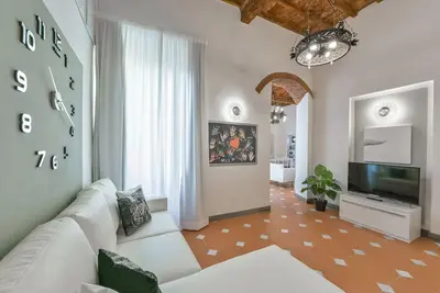Image de Brand New élégant et spacieux 3 Br 3 Bth Apt w \/ meubles en Italie