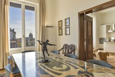 Image de Exclusive Penthouse 4 Br 3 Bth w \/ View: publié sur Vogue!