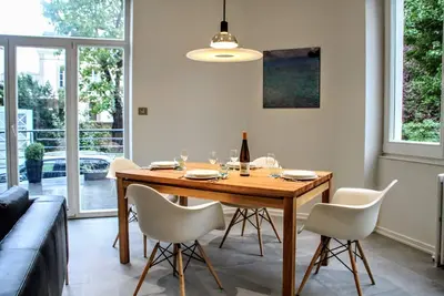 Image de Charmant appartement récent dans une belle villa à quelques pas du centre