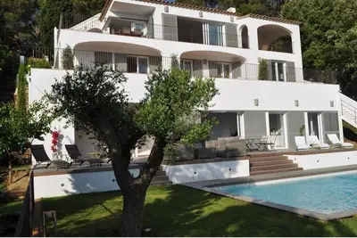 Image de Spacieuse villa de charme, ensoleillée avec vue sur mer imprenable