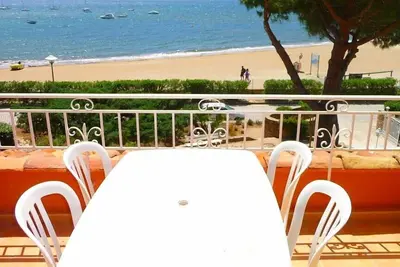 Image de Appartement T2 *** 4 pers. à 10m de la Plage avec Vue Mer & Piscine CHAUFFÉE (7)