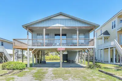 Image de Statehouse: 3 Br / 2 Ba maison à Oak Island, pour 8 personnes