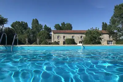 Image de Pistoulet maison idéalepour des réunions familiales, amicales. Capacité 16/20 p