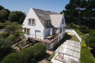 Image de Grande maison de standing 100 m de la plage de la Comtesse.