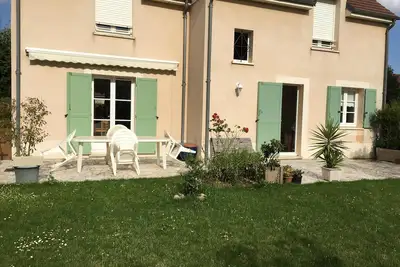 Image de Jolie maison spacieuse avec un grand jardin près de Disneyland, bien équipée!