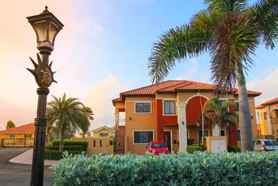 Casa Dornasol, condo moderne à Gold Coast, w \/ Jacuzzi, WiFi gratuit