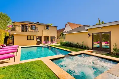 Image de Promotions d'hiver Magnifique résidence à Hollywood Hills Pool dans Celebrity Enclave
