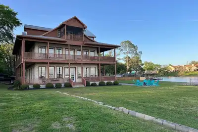 Image de Accueil panoramique au bord du lac Accueil idéal pour réunions, retraites et escapades!