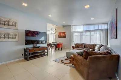 Image de Maison Moderne De Luxe -1ml À La Bande