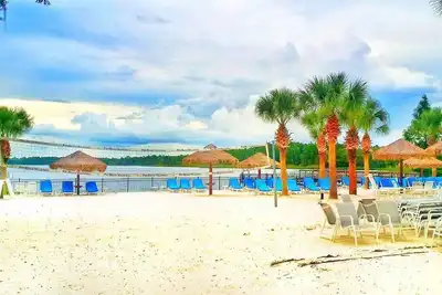 Villa de 3 chambres au rez-de-chaussée située dans le Bahama Bay Resort by Wyndham. Vue imprenable sur le lac!
