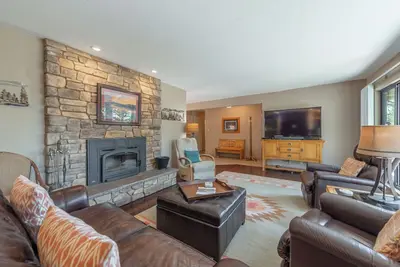 Image de Premier ÉTÉ Disponible 3 séjours de nuit! Lakeview Dollar Pt w / hot tub Chien ok! piscine, tennis