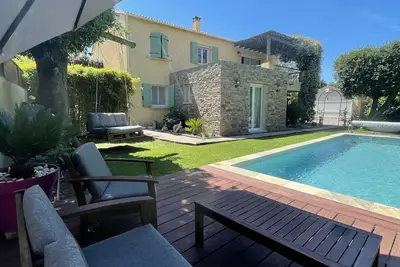 Image de Tres joli appartement climatisé avec piscine  chauffée.