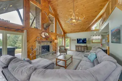 Image de Cabine Benezette 3 acres avec bain à remous, barbecue et vue sur le mont