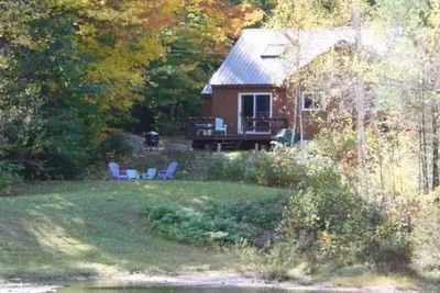 Image de Retraite familiale paisible et relaxante avec vue sur l'étang et la montagne + douche extérieure!