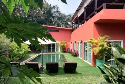 Villa Hugo, Propriete Privee de 3 chambres avec Piscine et Jardin