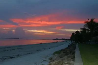 Image de Condo Gulf-Front avec vue sur le coucher de soleil de la première rangée