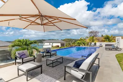 Image de Condo de luxe soigneusement organisé, avec plage privée et vue imprenable